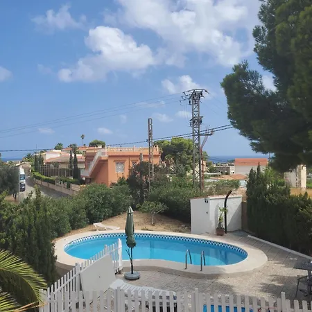 Comfortable With Pool In Pansiyon